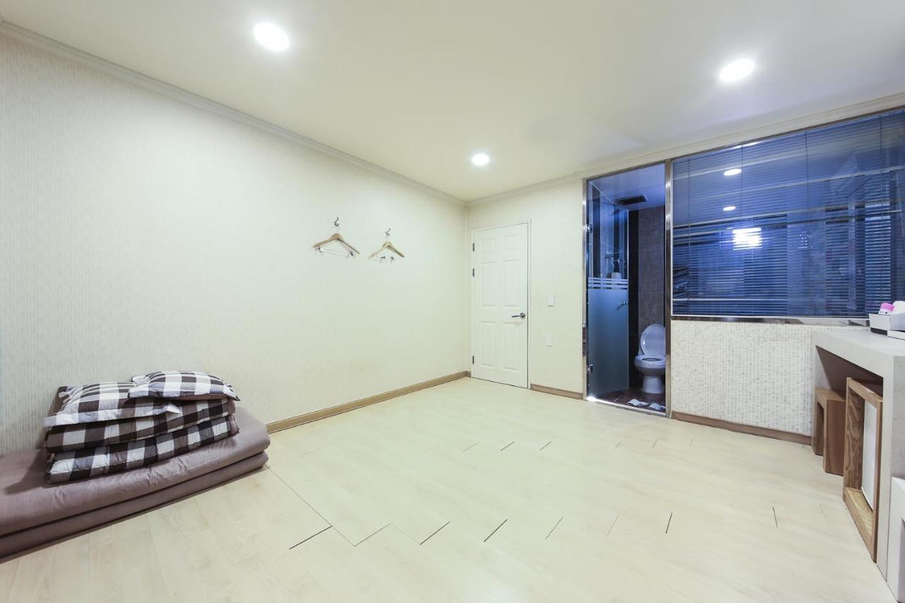 Central Hotel Changwon Exterior photo