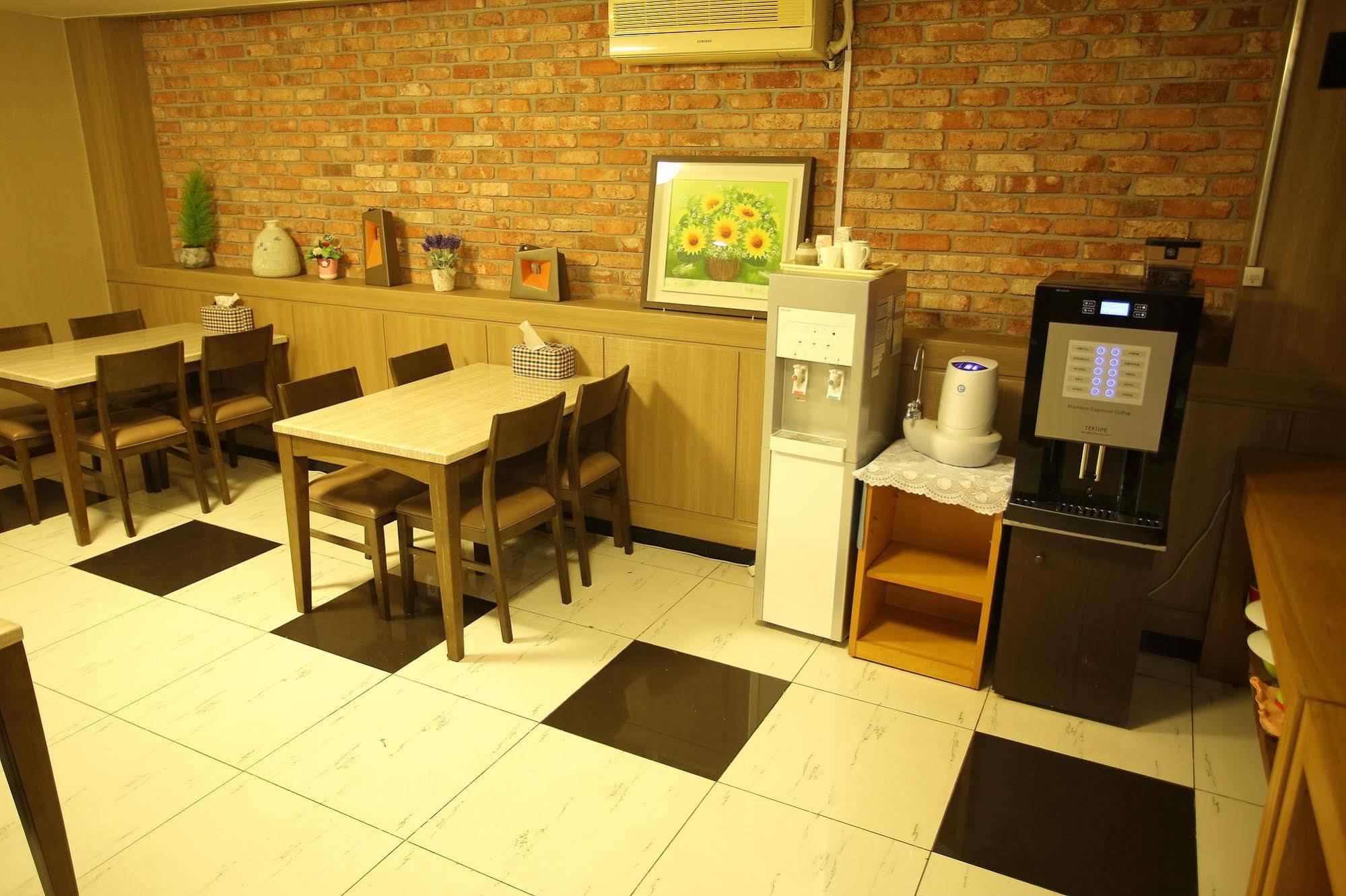 Central Hotel Changwon Exterior photo