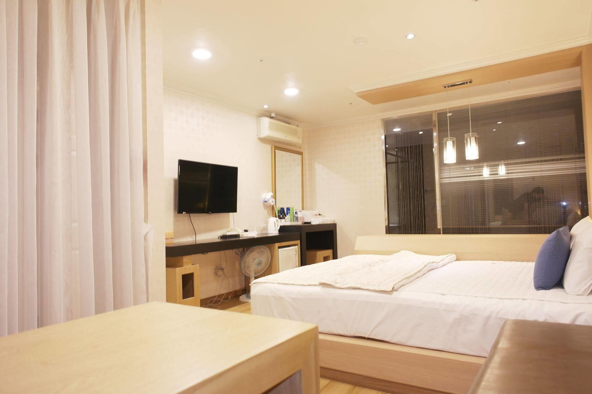 Central Hotel Changwon Exterior photo