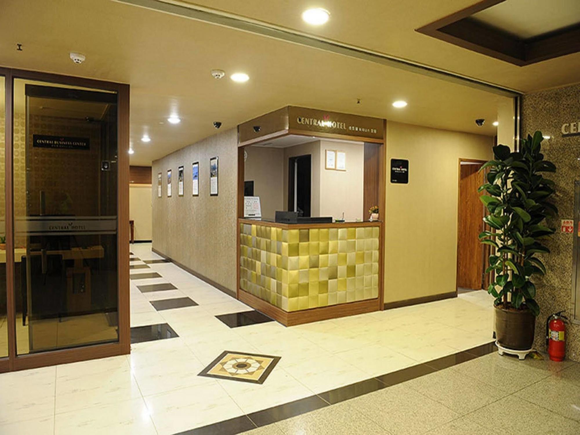 Central Hotel Changwon Exterior photo