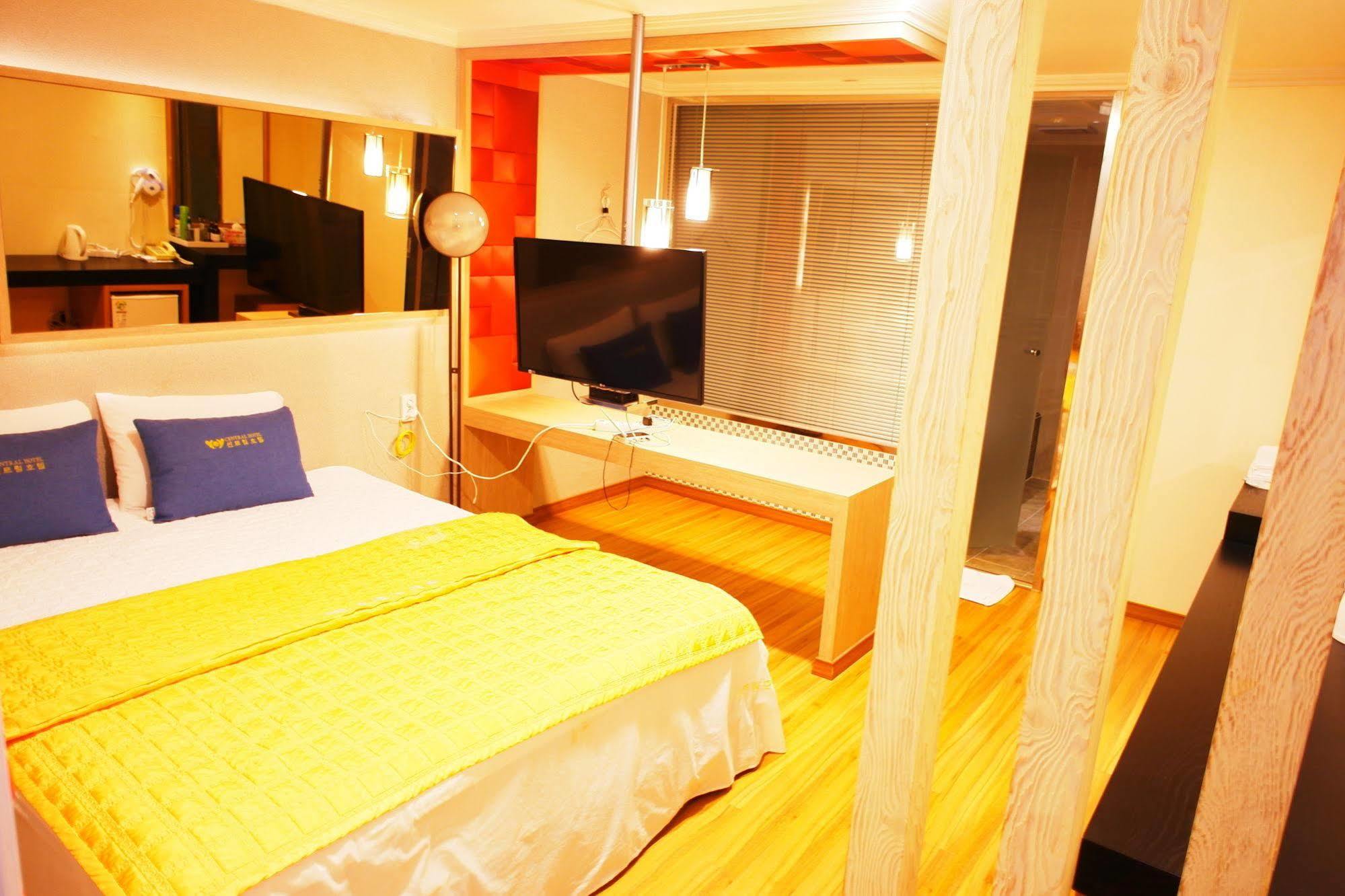 Central Hotel Changwon Exterior photo