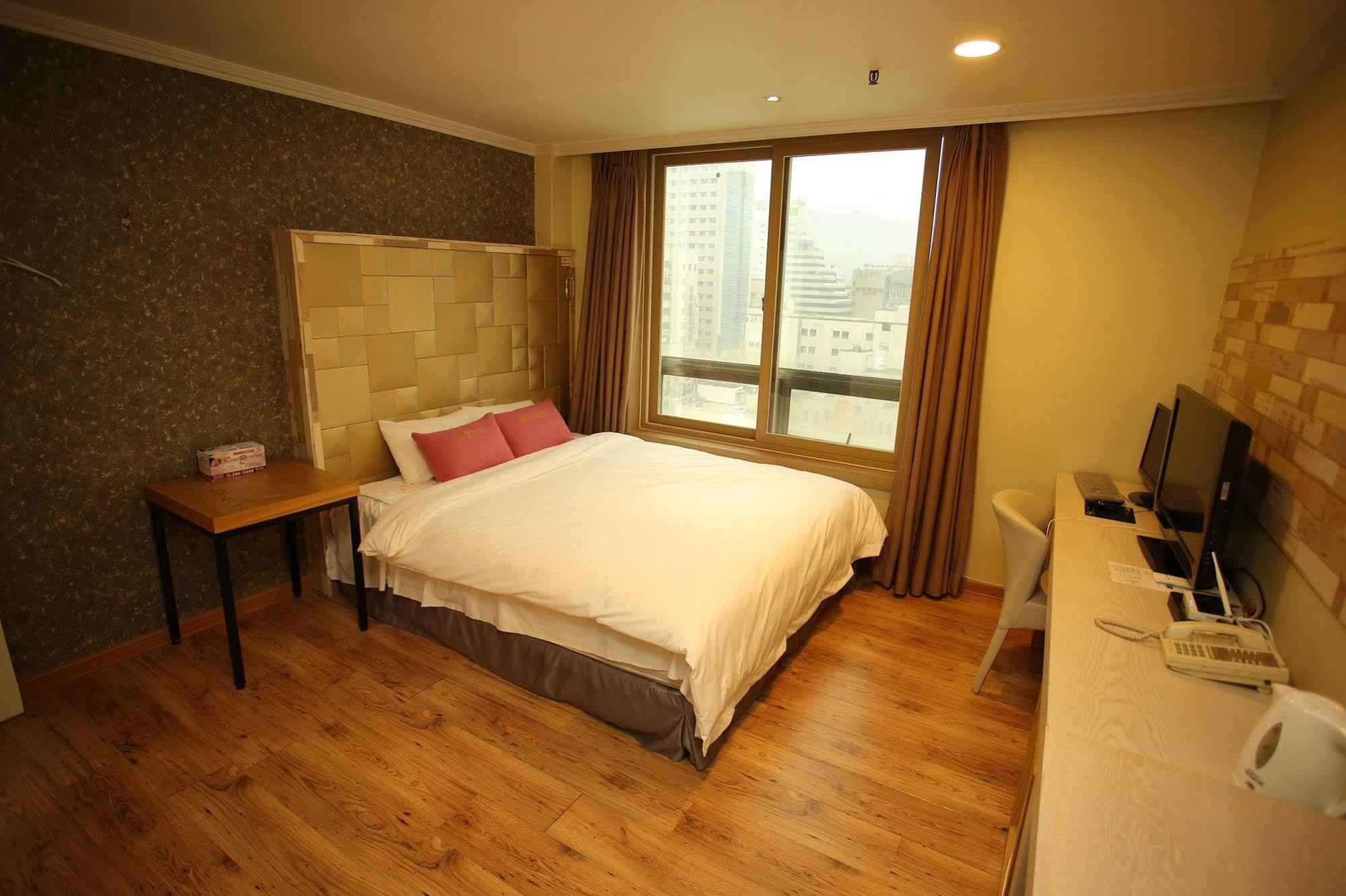 Central Hotel Changwon Exterior photo