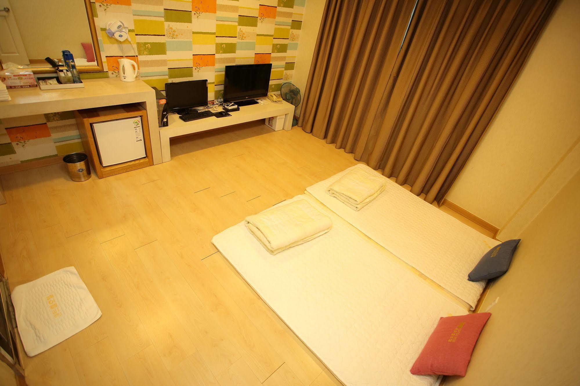 Central Hotel Changwon Exterior photo
