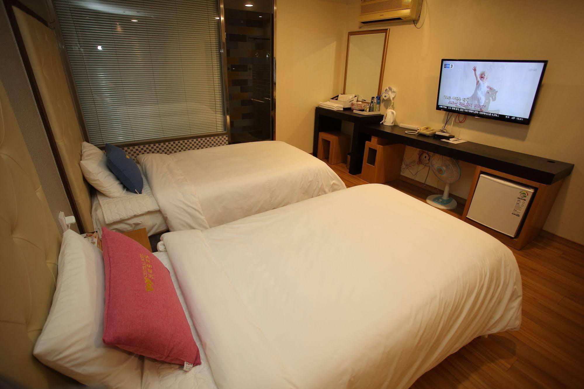 Central Hotel Changwon Exterior photo