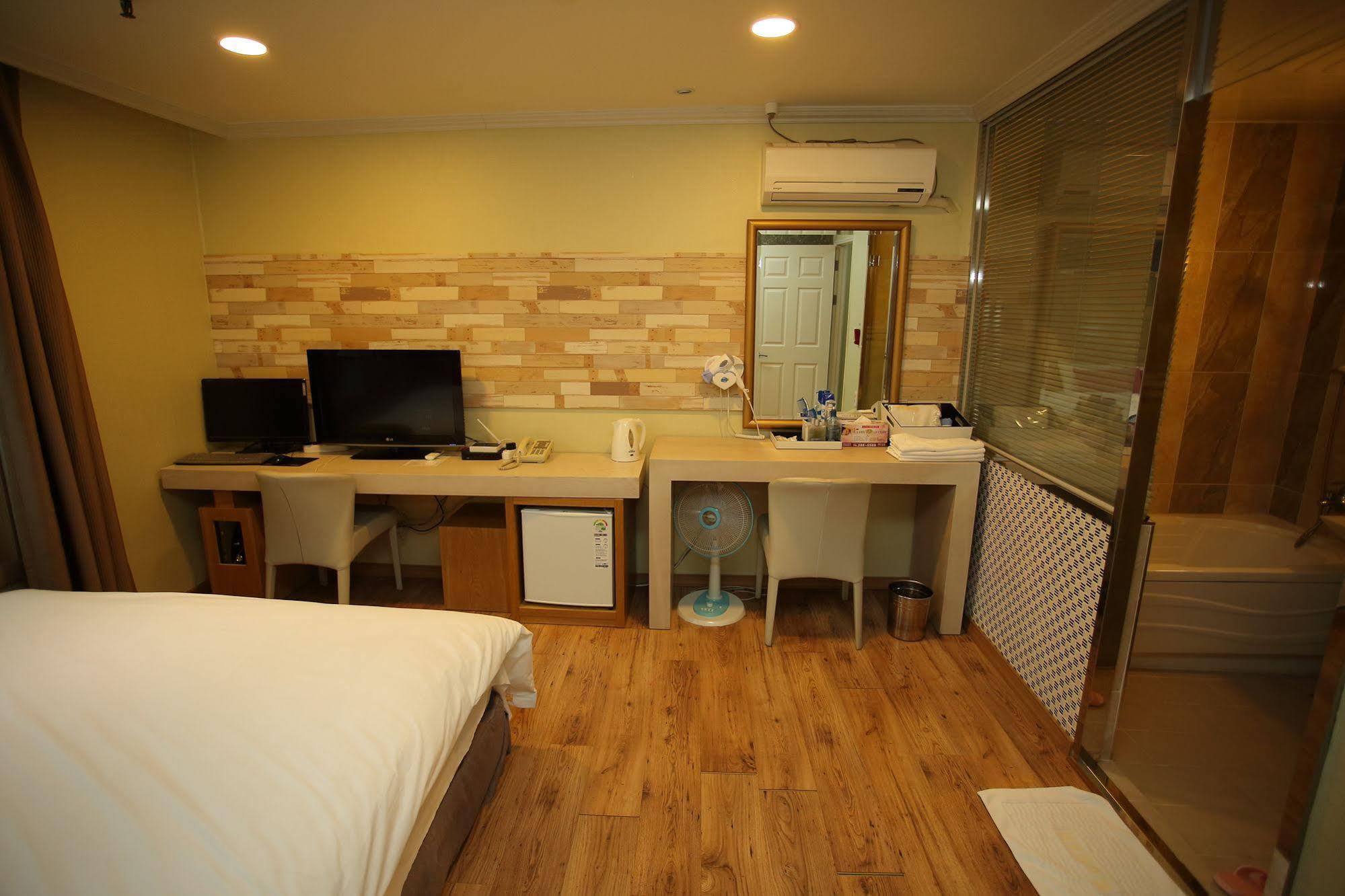 Central Hotel Changwon Exterior photo